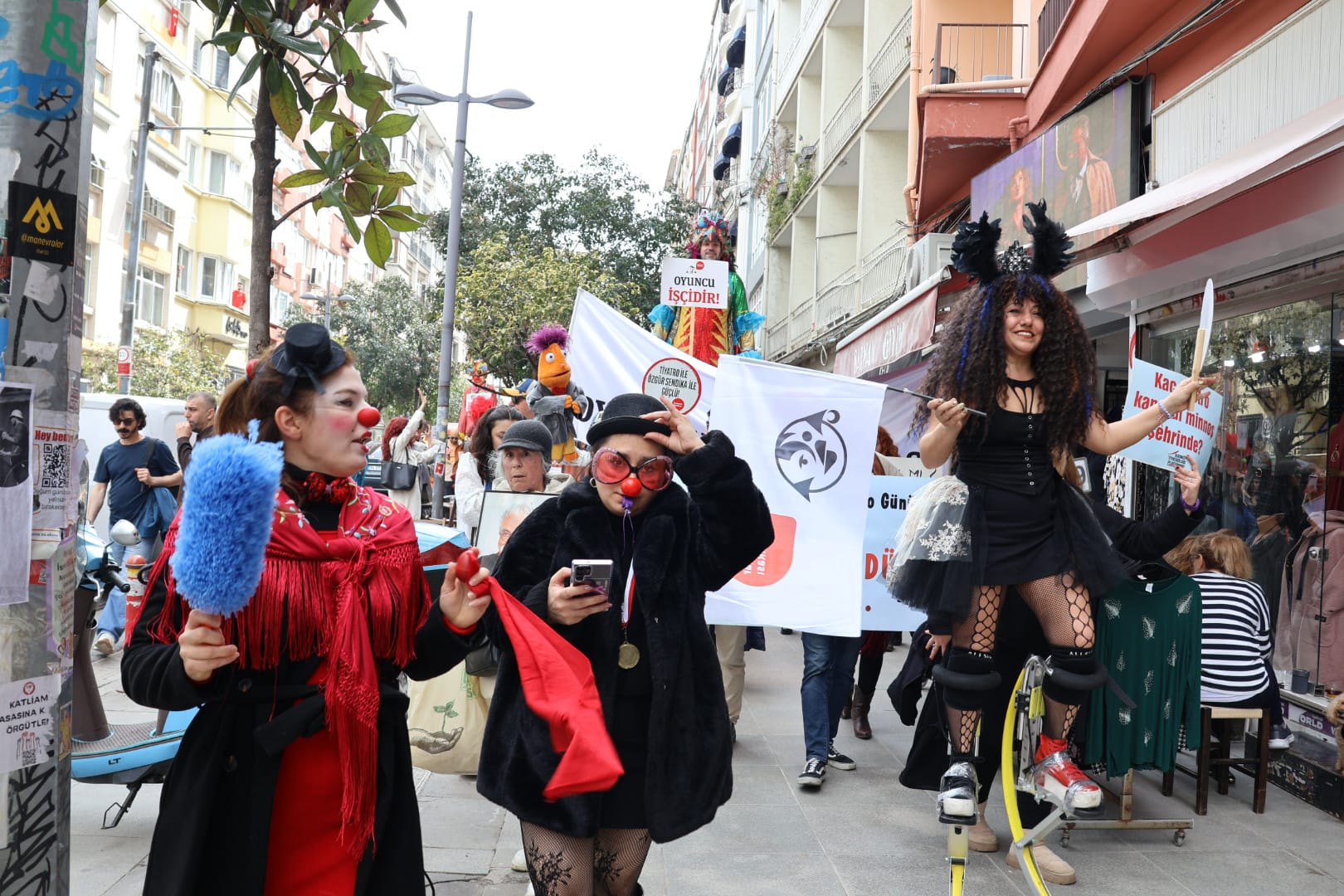 Tiyatroculardan 27 Mart yürüyüşü